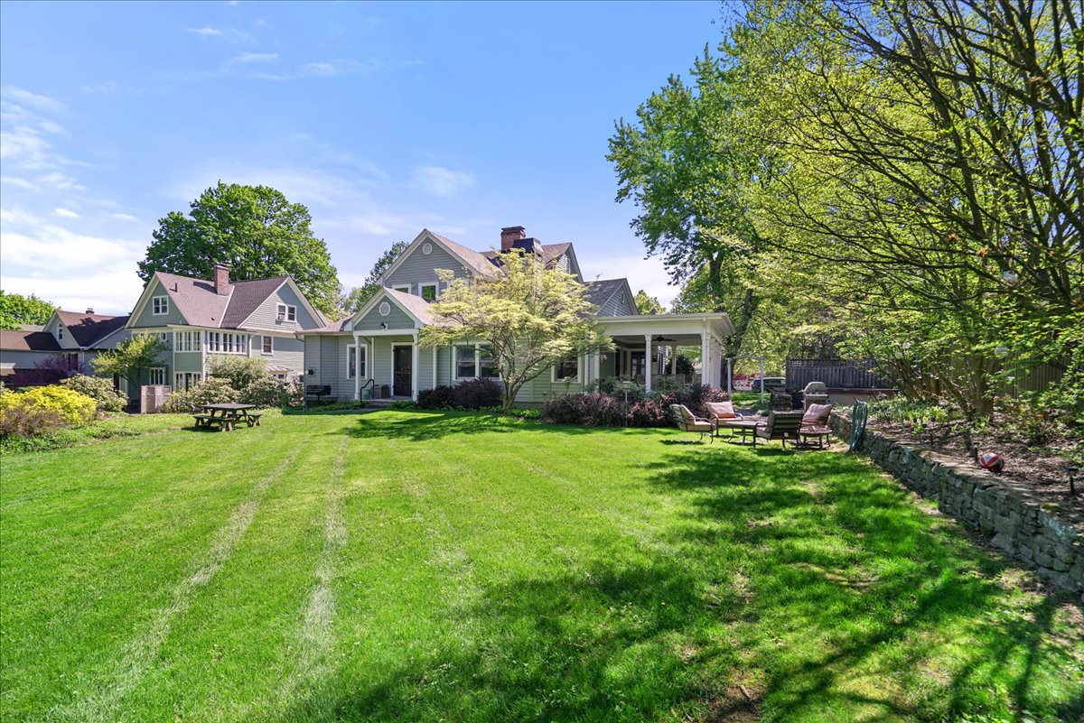 16 welling ave, warwick, ny side yard