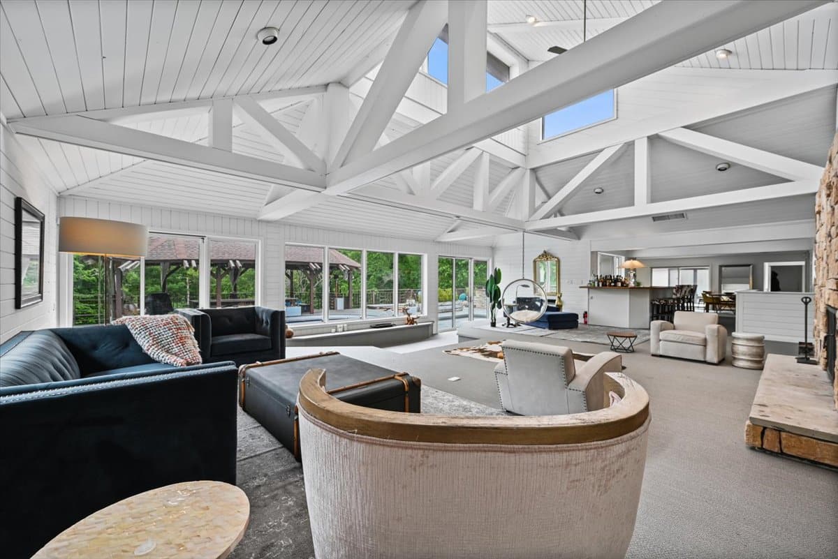 10 Paradise Lane, Warwick School District, Living Room