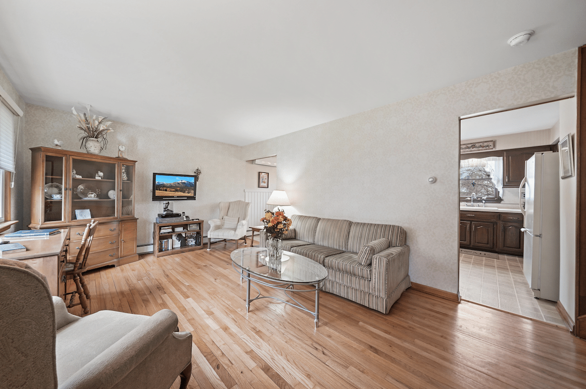 20 kerner drive, chester, ny living room
