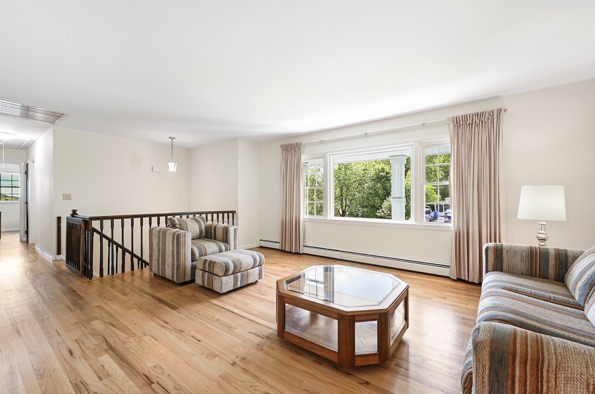 7 Sturr Lane, Florida, NY Living Room