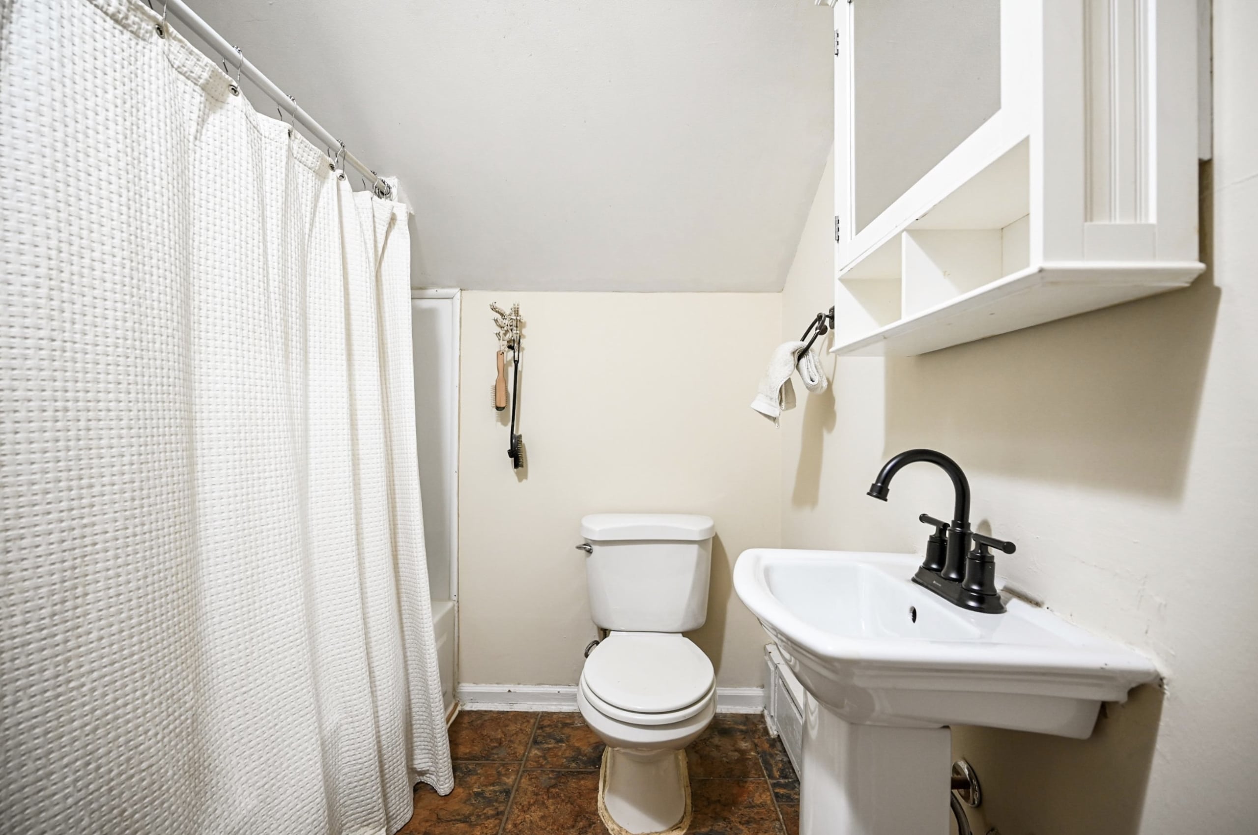 6 Forester Avenue, Warwick, NY, unit 2 bathroom