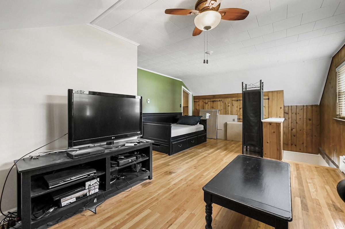 6 Forester Avenue, Warwick, NY, unit 2 living area