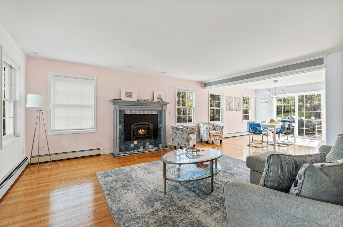 43 Green Meadow Road, Florida NY Living Room
