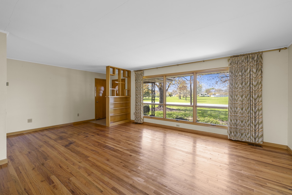 596 Glenwood Road, Pine Island, NY Living Room